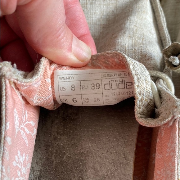 Lightweight tan women’s Hey Dude Wendy chambray slip on shoes, size 8. Great con - Picture 8 of 16